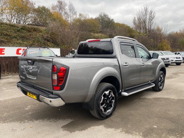 Nissan Navara Double Cab Pick Up Tekna 2.3dCi 190 4WD Auto Pick Up Diesel Grey