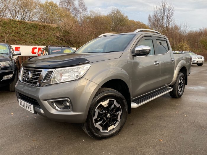 Nissan Navara Double Cab Pick Up Tekna 2.3dCi 190 4WD Auto Pick Up Diesel Grey