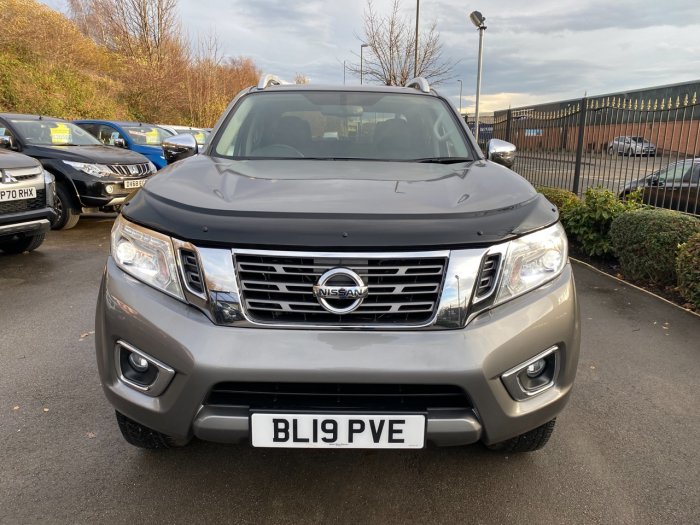 Nissan Navara Double Cab Pick Up Tekna 2.3dCi 190 4WD Auto Pick Up Diesel Grey