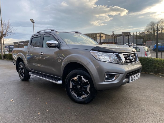 Nissan Navara Double Cab Pick Up Tekna 2.3dCi 190 4WD Auto Pick Up Diesel Grey