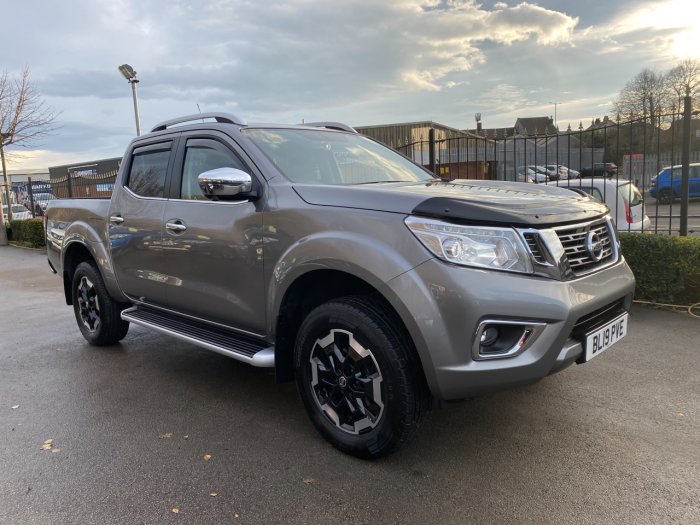 Nissan Navara Double Cab Pick Up Tekna 2.3dCi 190 4WD Auto Pick Up Diesel Grey
