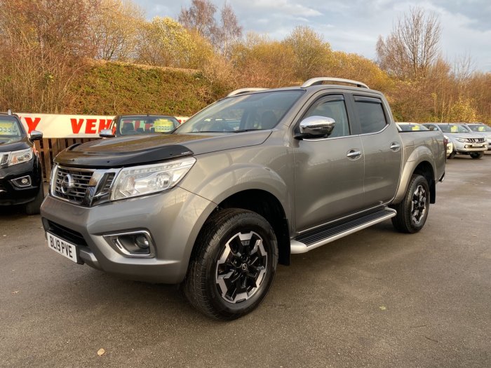 Nissan Navara Double Cab Pick Up Tekna 2.3dCi 190 4WD Auto Pick Up Diesel Grey