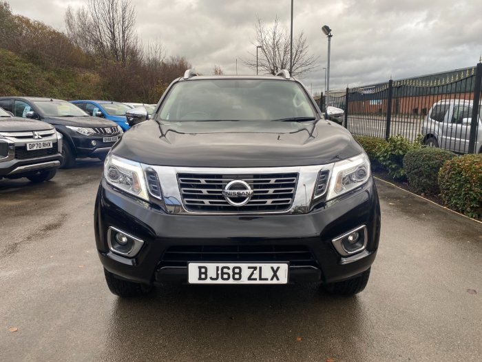 Nissan Navara Double Cab Pick Up Tekna 2.3dCi 190 4WD Pick Up Diesel Black