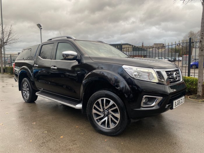 Nissan Navara Double Cab Pick Up Tekna 2.3dCi 190 4WD Pick Up Diesel Black