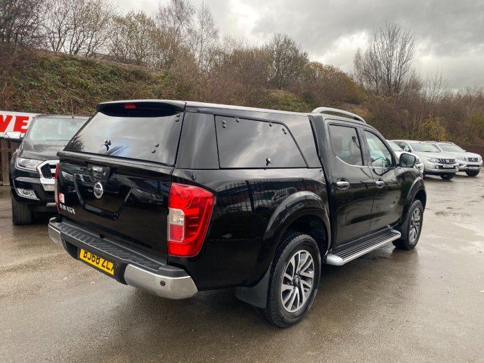 Nissan Navara Double Cab Pick Up Tekna 2.3dCi 190 4WD Pick Up Diesel Black