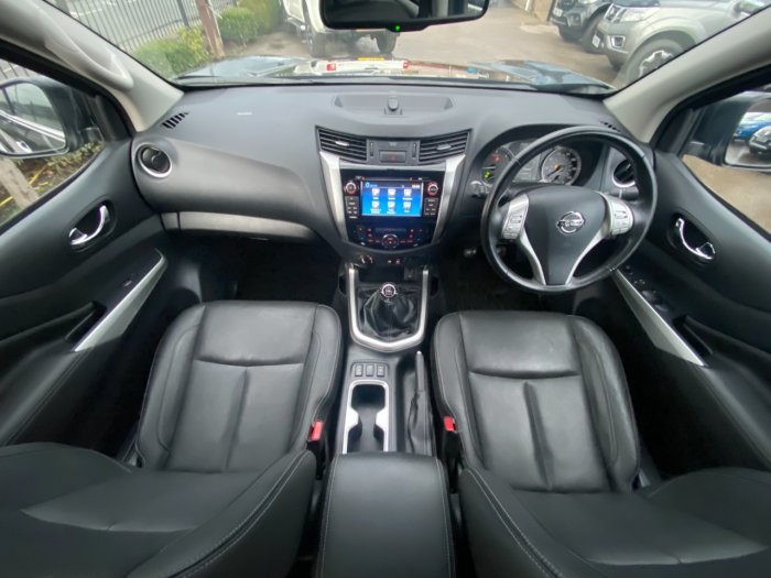 Nissan Navara Double Cab Pick Up Tekna 2.3dCi 190 4WD Pick Up Diesel Black