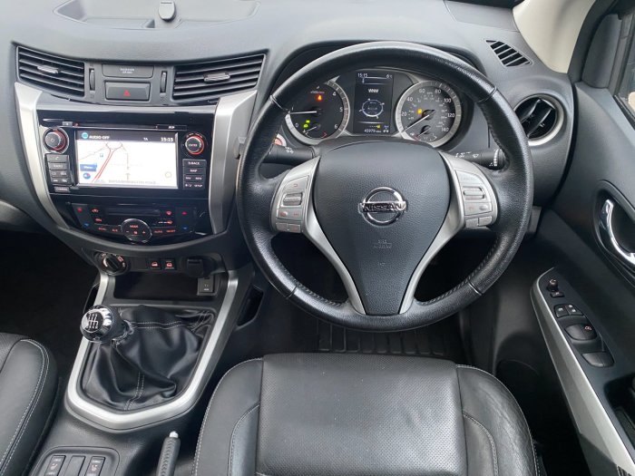 Nissan Navara Double Cab Pick Up Tekna 2.3dCi 190 4WD Pick Up Diesel Black