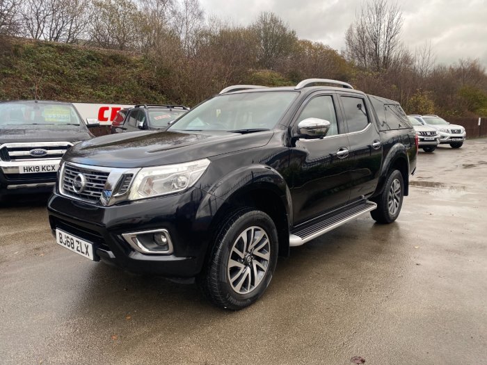 Nissan Navara Double Cab Pick Up Tekna 2.3dCi 190 4WD Pick Up Diesel Black