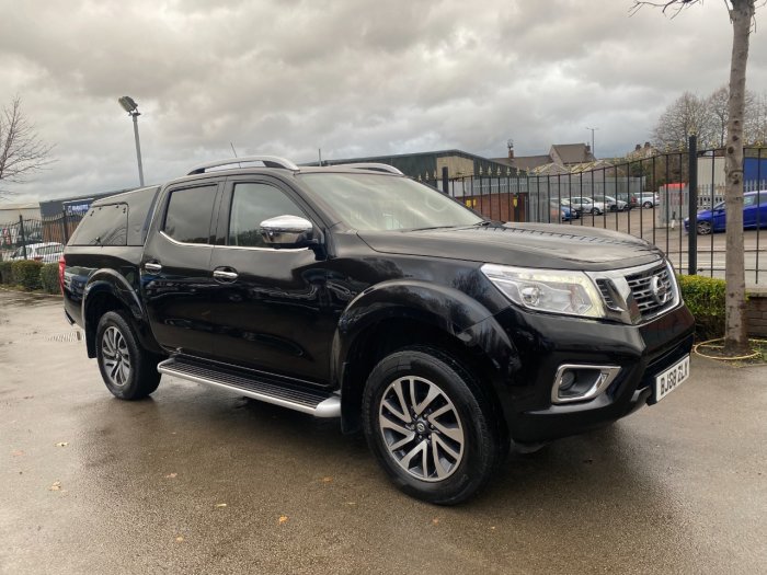 Nissan Navara Double Cab Pick Up Tekna 2.3dCi 190 4WD Pick Up Diesel Black