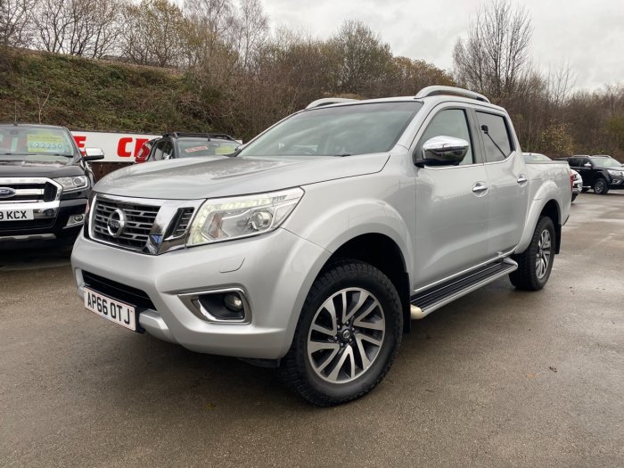 Nissan Navara Double Cab Pick Up Tekna 2.3dCi 190 4WD Auto Pick Up Diesel Silver