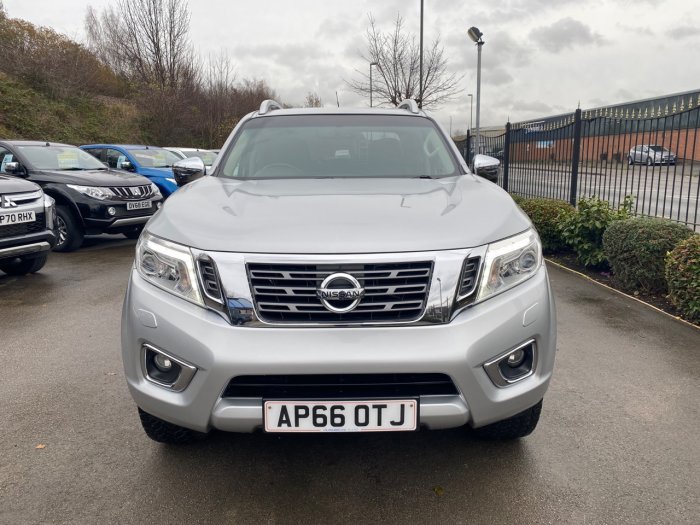 Nissan Navara Double Cab Pick Up Tekna 2.3dCi 190 4WD Auto Pick Up Diesel Silver