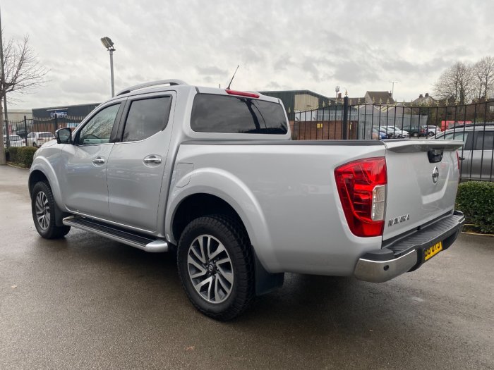 Nissan Navara Double Cab Pick Up Tekna 2.3dCi 190 4WD Auto Pick Up Diesel Silver