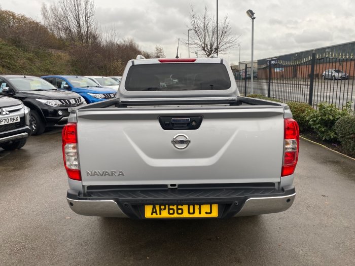 Nissan Navara Double Cab Pick Up Tekna 2.3dCi 190 4WD Auto Pick Up Diesel Silver