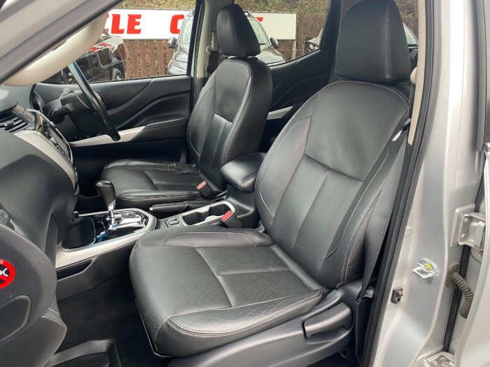 Nissan Navara Double Cab Pick Up Tekna 2.3dCi 190 4WD Auto Pick Up Diesel Silver