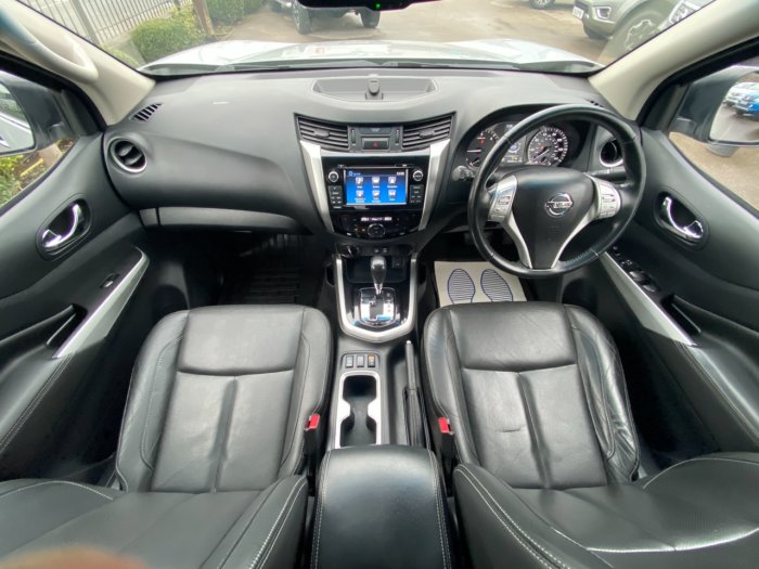 Nissan Navara Double Cab Pick Up Tekna 2.3dCi 190 4WD Auto Pick Up Diesel Silver