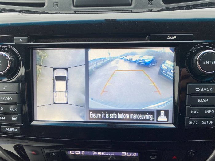 Nissan Navara Double Cab Pick Up Tekna 2.3dCi 190 4WD Auto Pick Up Diesel Silver