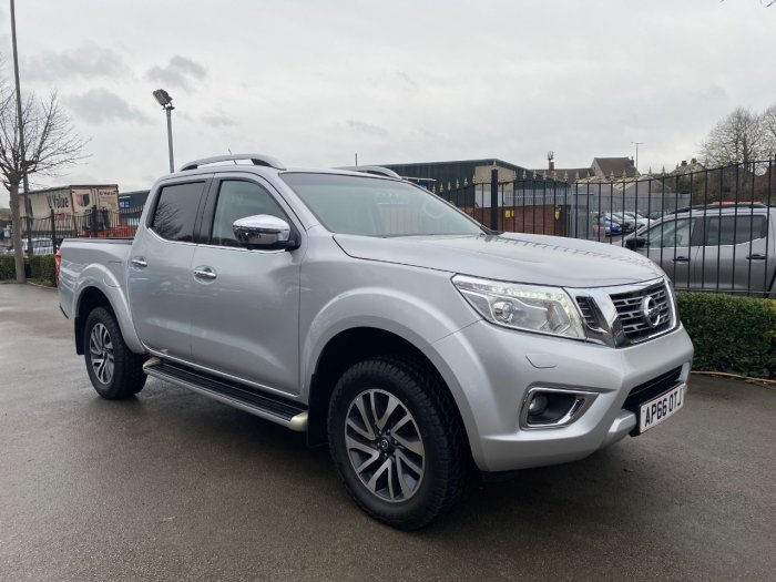 Nissan Navara Double Cab Pick Up Tekna 2.3dCi 190 4WD Auto Pick Up Diesel Silver