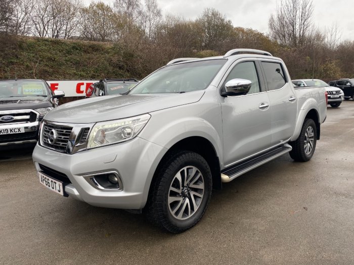 Nissan Navara Double Cab Pick Up Tekna 2.3dCi 190 4WD Auto Pick Up Diesel Silver