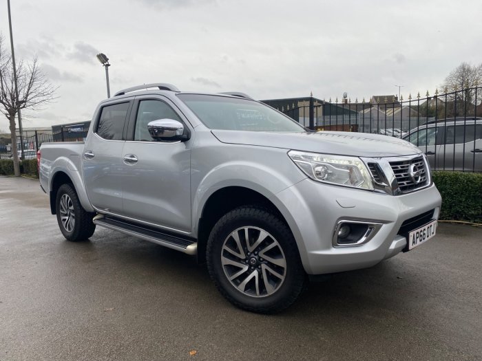 Nissan Navara Double Cab Pick Up Tekna 2.3dCi 190 4WD Auto Pick Up Diesel Silver