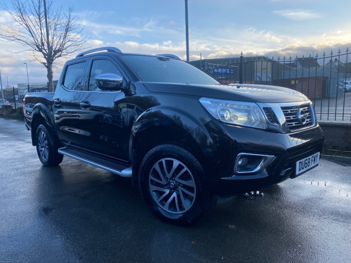 Nissan Navara Double Cab Pick Up Tekna 2.3dCi 190 4WD Auto Pick Up Diesel Black