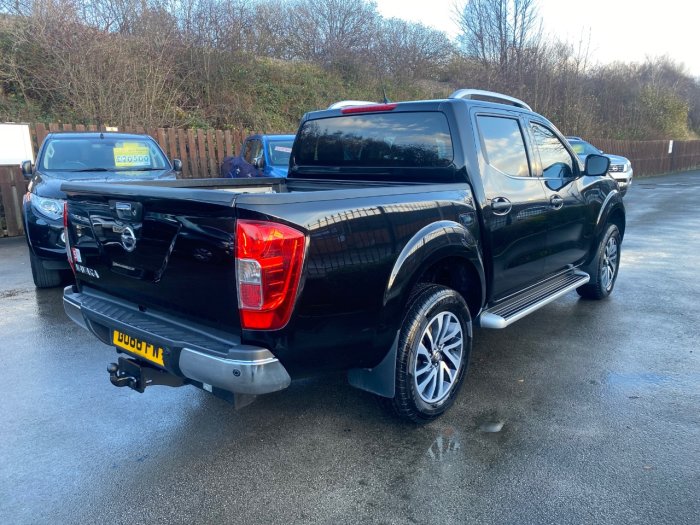 Nissan Navara Double Cab Pick Up Tekna 2.3dCi 190 4WD Auto Pick Up Diesel Black