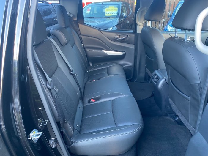 Nissan Navara Double Cab Pick Up Tekna 2.3dCi 190 4WD Auto Pick Up Diesel Black