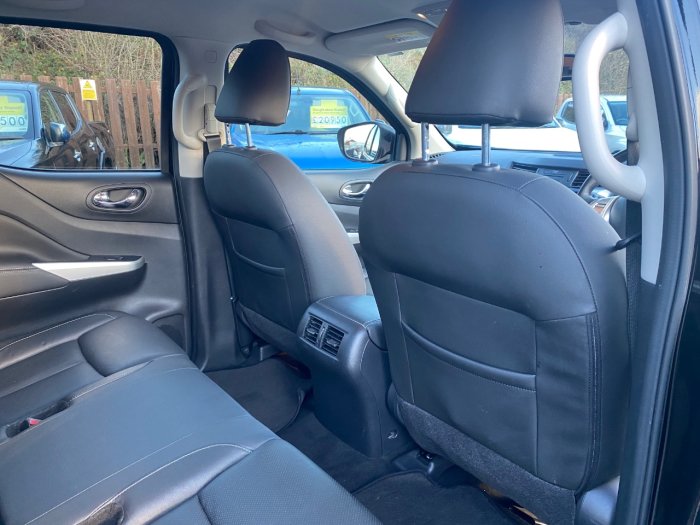 Nissan Navara Double Cab Pick Up Tekna 2.3dCi 190 4WD Auto Pick Up Diesel Black