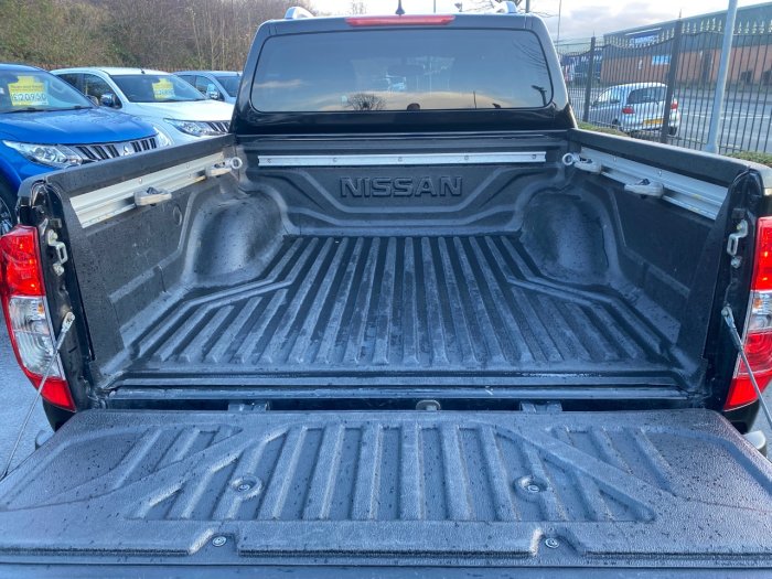 Nissan Navara Double Cab Pick Up Tekna 2.3dCi 190 4WD Auto Pick Up Diesel Black
