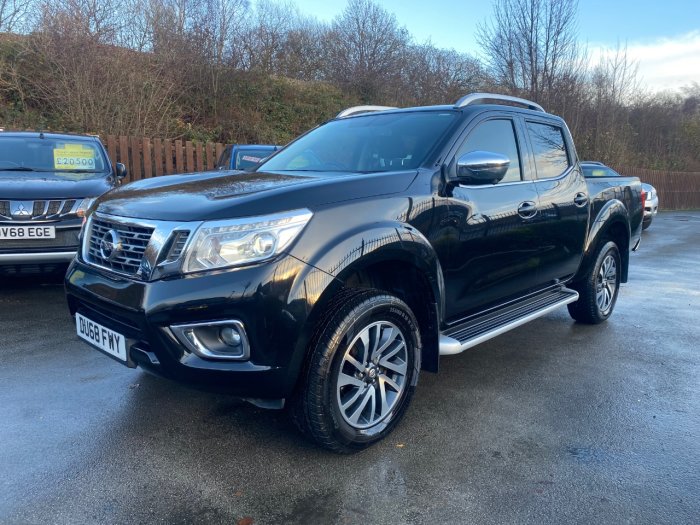 Nissan Navara Double Cab Pick Up Tekna 2.3dCi 190 4WD Auto Pick Up Diesel Black