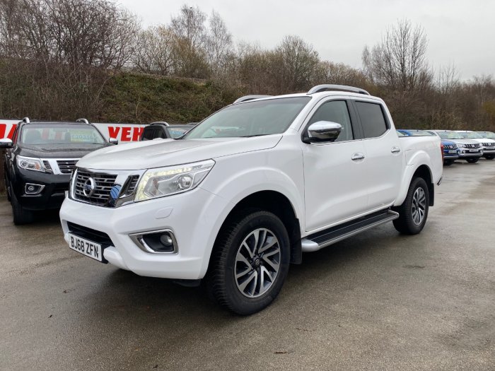 Nissan Navara Double Cab Pick Up Tekna 2.3dCi 190 4WD Pick Up Diesel White