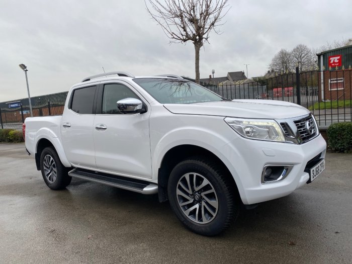 Nissan Navara Double Cab Pick Up Tekna 2.3dCi 190 4WD Pick Up Diesel White
