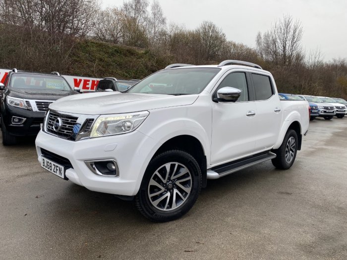 Nissan Navara Double Cab Pick Up Tekna 2.3dCi 190 4WD Pick Up Diesel White