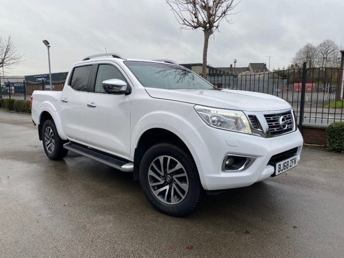 Nissan Navara Double Cab Pick Up Tekna 2.3dCi 190 4WD Pick Up Diesel White