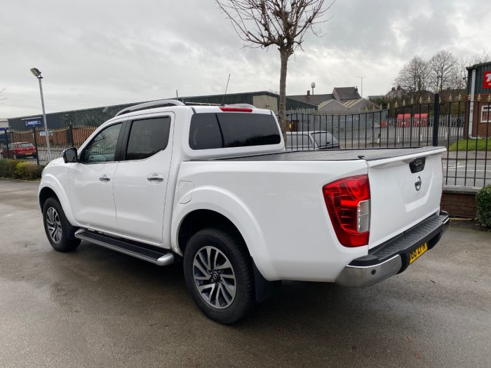 Nissan Navara Double Cab Pick Up Tekna 2.3dCi 190 4WD Pick Up Diesel White