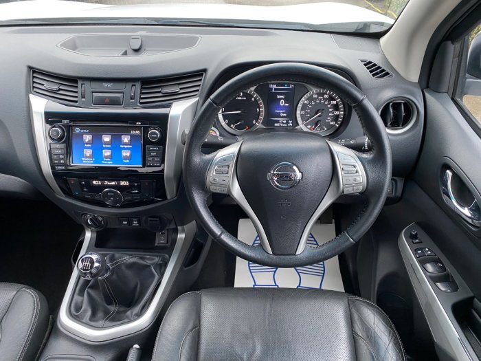 Nissan Navara Double Cab Pick Up Tekna 2.3dCi 190 4WD Pick Up Diesel White