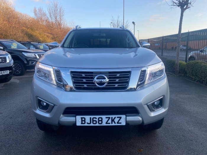 Nissan Navara Double Cab Pick Up Tekna 2.3dCi 190 4WD Auto Pick Up Diesel Silver