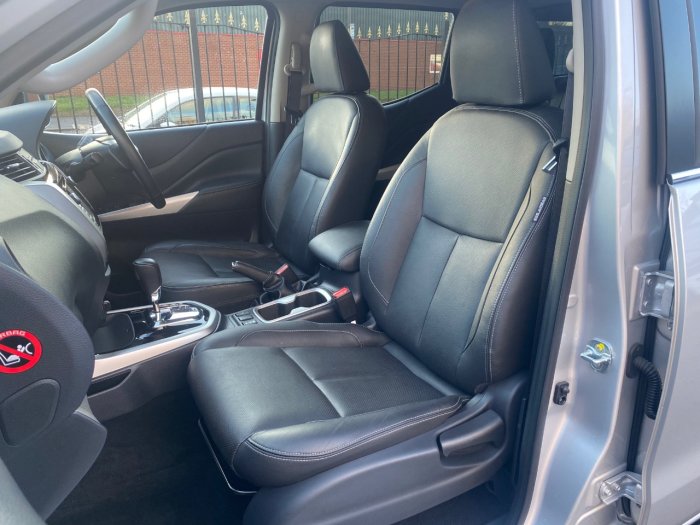 Nissan Navara Double Cab Pick Up Tekna 2.3dCi 190 4WD Auto Pick Up Diesel Silver