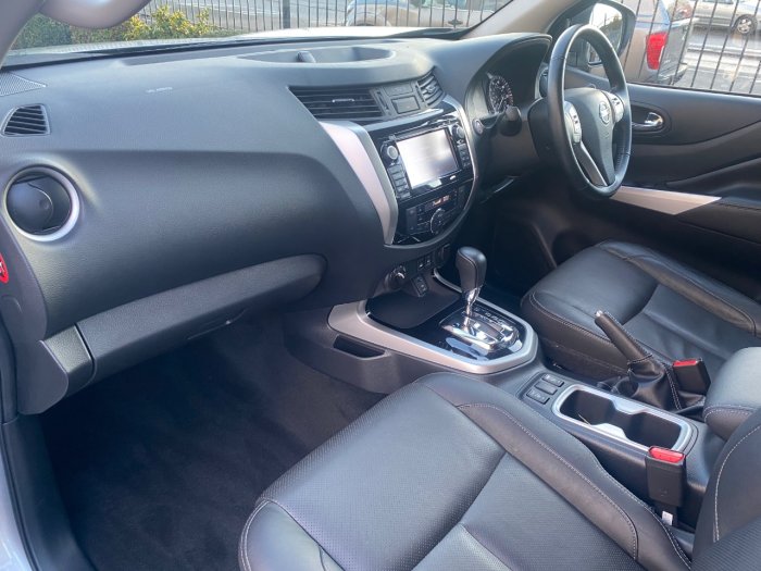 Nissan Navara Double Cab Pick Up Tekna 2.3dCi 190 4WD Auto Pick Up Diesel Silver