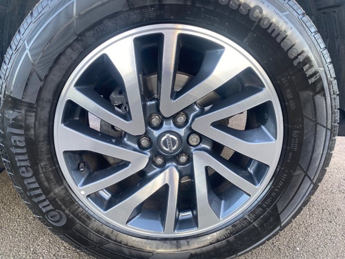 Nissan Navara Double Cab Pick Up Tekna 2.3dCi 190 4WD Auto Pick Up Diesel Silver
