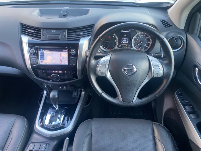 Nissan Navara Double Cab Pick Up Tekna 2.3dCi 190 4WD Auto Pick Up Diesel Silver