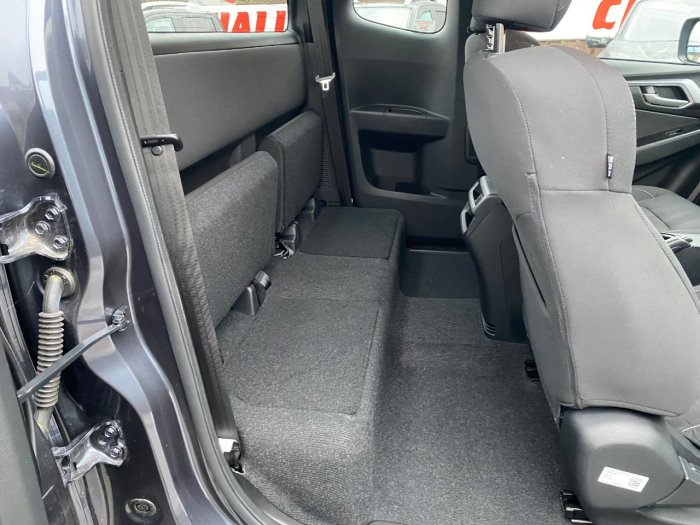 Isuzu D-max 1.9 DL20 Extended Cab 4x4 Pick Up Diesel Grey