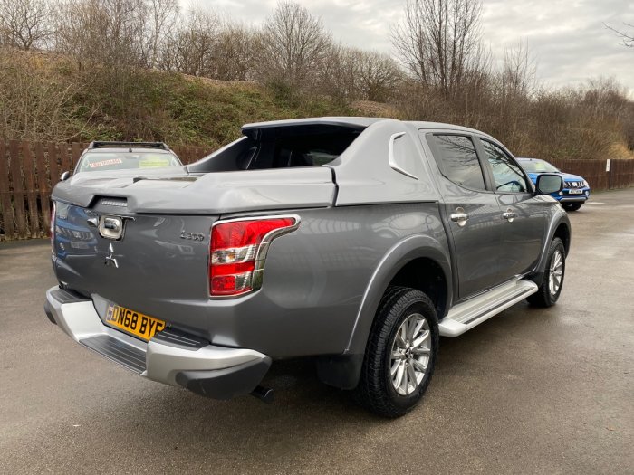 Mitsubishi L200 2.4 Double Cab DI-D 178 Barbarian 4WD Pick Up Diesel Grey