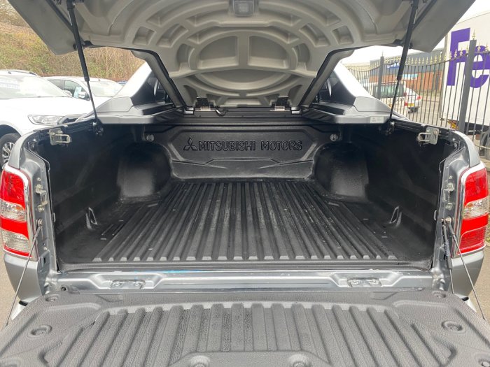 Mitsubishi L200 2.4 Double Cab DI-D 178 Barbarian 4WD Pick Up Diesel Grey