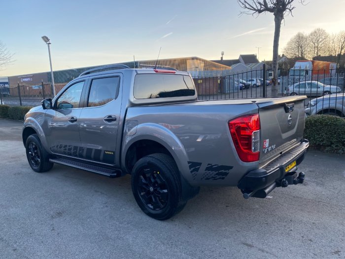 Nissan Navara Double Cab Pick Up N-Guard 2.3dCi 190 TT 4WD Pick Up Diesel Grey