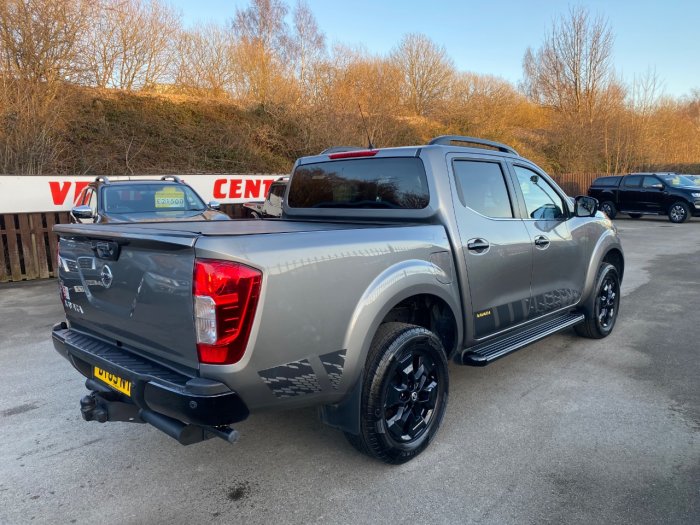 Nissan Navara Double Cab Pick Up N-Guard 2.3dCi 190 TT 4WD Pick Up Diesel Grey
