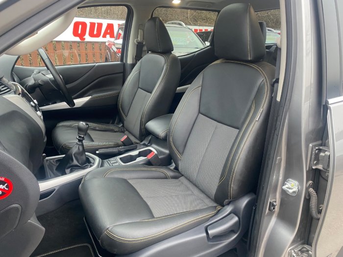 Nissan Navara Double Cab Pick Up N-Guard 2.3dCi 190 TT 4WD Pick Up Diesel Grey