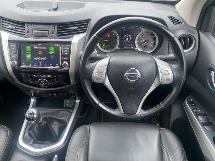 Nissan Navara Double Cab Pick Up N-Guard 2.3dCi 190 TT 4WD Pick Up Diesel Grey