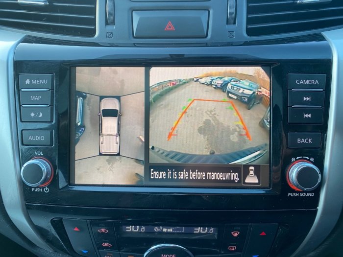 Nissan Navara Double Cab Pick Up N-Guard 2.3dCi 190 TT 4WD Pick Up Diesel Grey