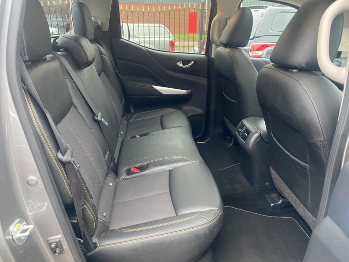 Nissan Navara Double Cab Pick Up N-Guard 2.3dCi 190 TT 4WD Pick Up Diesel Grey