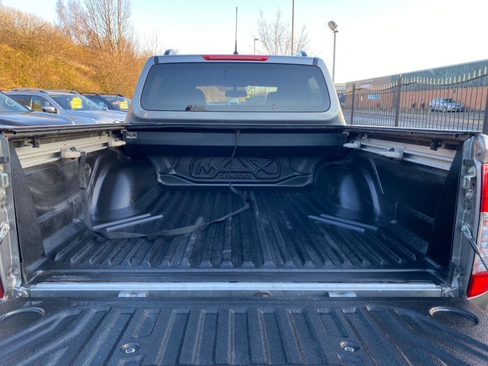 Nissan Navara Double Cab Pick Up N-Guard 2.3dCi 190 TT 4WD Pick Up Diesel Grey